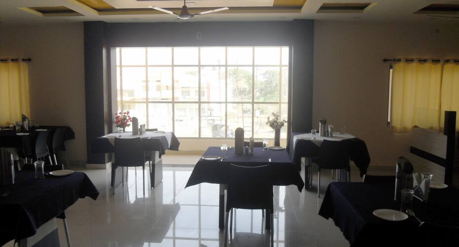 Smita Palace Hotel, Jabalpur 4